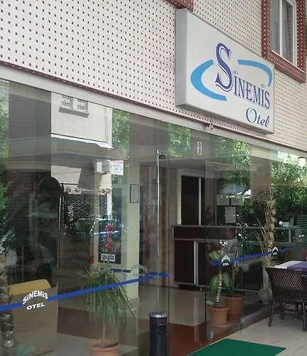 酒店 Sinemis